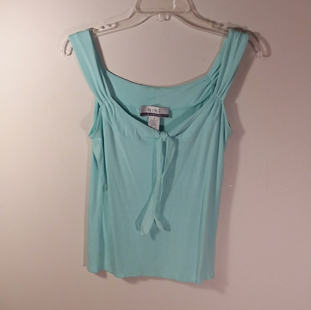 U416. Nine & company Lt.green tank top med.